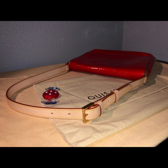 Louis Vuitton Red Monogram Vernis Thompson - Picture 3 of 8